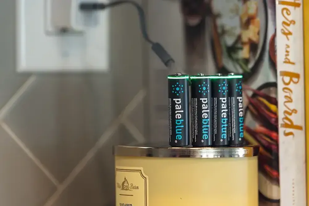 Pale Blue Li-Ion oppladbare AAA-batterier 4-pk